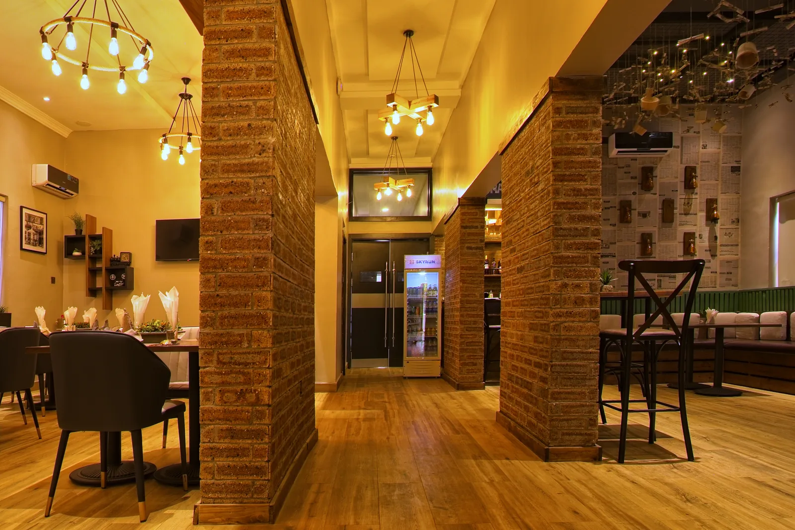 Stella's restaurant walkway